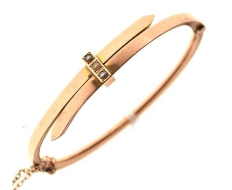 Late Victorian 9ct gold bangle set three seed pearls, 6.9g gross approx