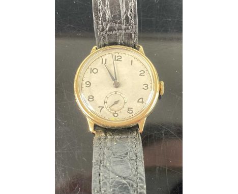 A vintage gent's 9ct gold cased manual wind wristwatch having Swiss 15 jewel movement, and in Dennison case, dia. 31mm, on le