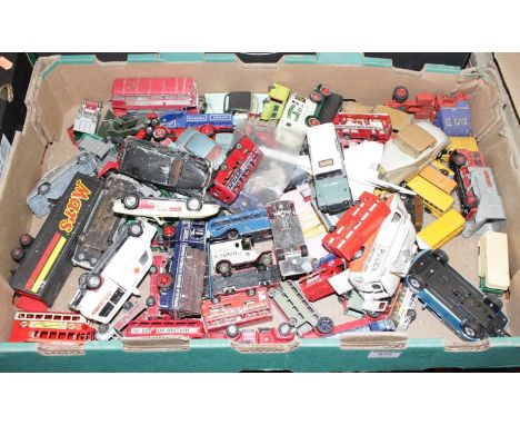 A box of diecast model vehicles, to include Welly and Matchbox 