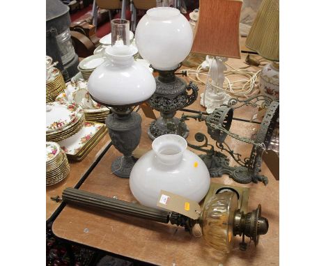 An early 20th century oil lamp having Messenger patent bayonet fit burner and clear glass reservoir on corinthian column term