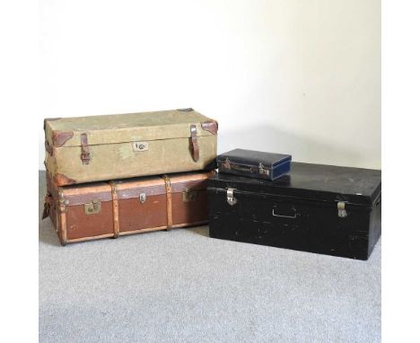 A tin trunk and three others (4)