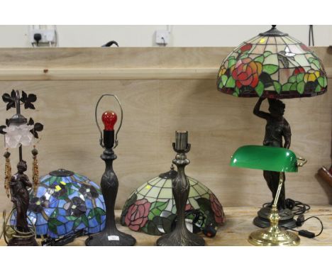 FIVE ASSORTED LAMPS TO INCLUDE A BANKERS LAMP TYPE EXAMPLE 
