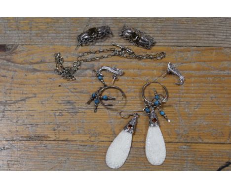 QUANTITY OF SILVER JEWELLERY INCLUDING WATCH CHAIN NECKLACE