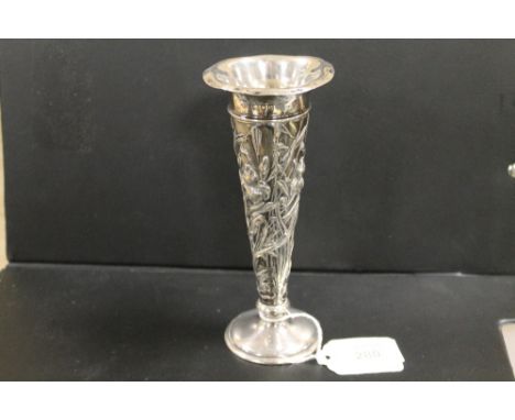 A HALLMARKED SILVER ART NOUVEAU STYLE VASE BY WILLIAM COMYNS