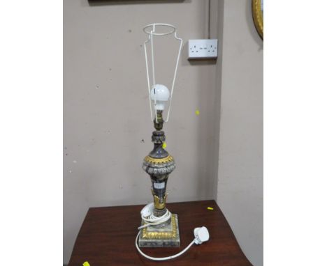 A LARGE VINTAGE TABLE LAMP