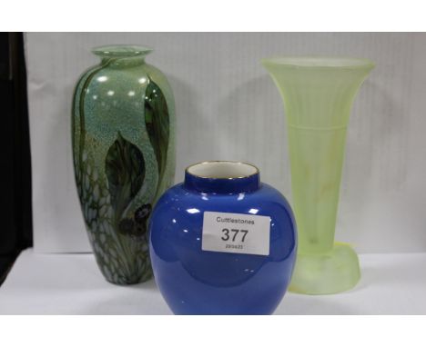 A JONATHAN HARRIS STUDIO GLASS VASE TOGETHER WITH ART DECO GLASS FROG / VASE AND A CERAMIC ROYAL CAULDRON VASE (3)