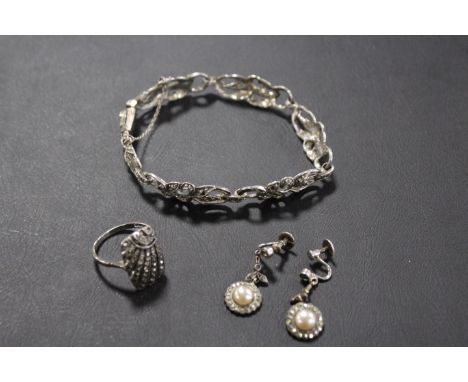 A SILVER MARCASITE BRACELET SET WITH MATCHED RING AND EARRING