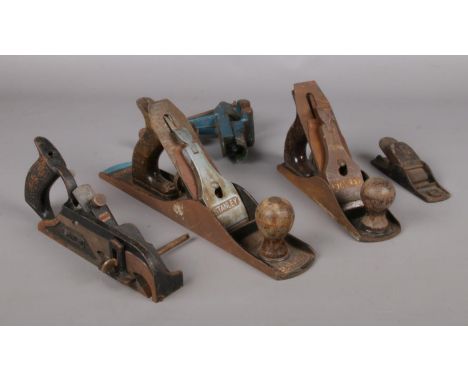 A small quantity of vintage wood planes. Stanley No 4, Stanley No 5, Stanley No 78 duplex rebate plane etc.  
