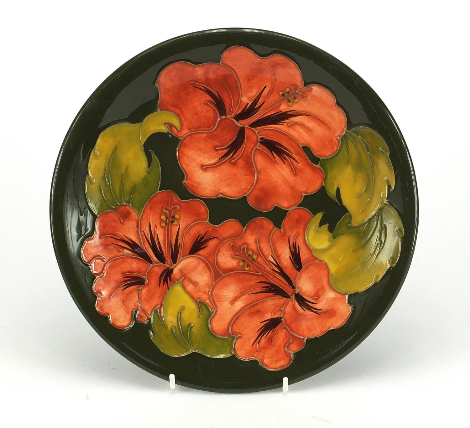 Moorcroft hibiscus patterned plate, 26cm in diameter For further