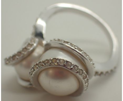 Swaorvski synthetic pearl ring size K/L