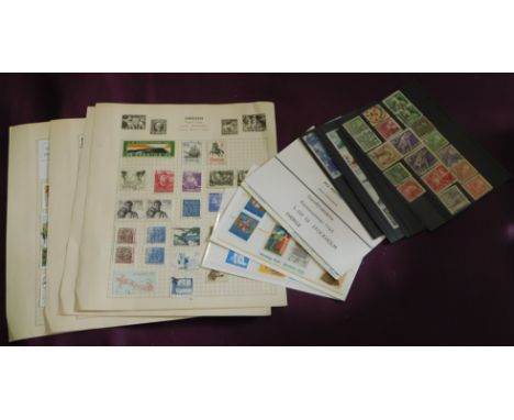 Sweden 1920-2003 u/m, m/m and used on 4 album pages and 6 small stock cards plus 2x 2K stamp booklets 1975 Archaeological dis