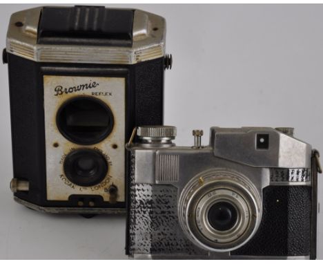 A vintage Bencini Comet S camera, together with a Kodak Brownie example (2)