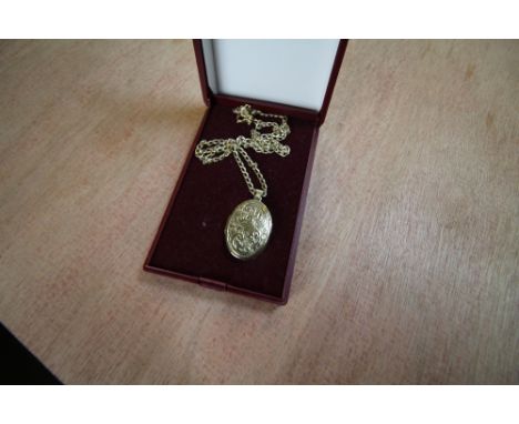 9ct Gold Locket &amp; Chain 5g