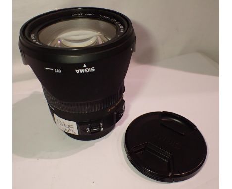 Sigma Zoom 17-50mm 1:2.8 EX DC OS HSM lens. P&amp;P Group 1 (£14+VAT for the first lot and £1+VAT for subsequent lots) 