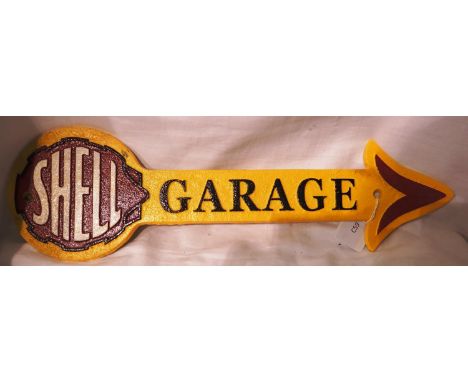 Cast iron Shell Garage arrow, W: 40 cm. P&amp;P Group 1 (£14+VAT for the first lot and £1+VAT for subsequent lots) 