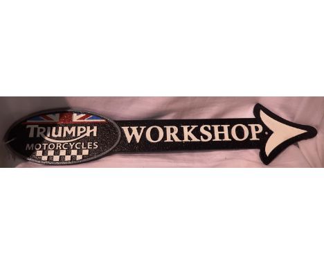 Cast iron Triumph Motorcycles workshop arrow, W: 40 cm. P&amp;P Group 1 (£14+VAT for the first lot and £1+VAT for subsequent 