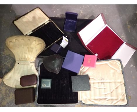 Collection of mixed empty jewellery boxes to include ring, necklaces etc. P&amp;P Group 1 (£14+VAT for the first lot and £1+V