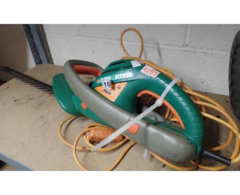 Black &amp; Decker GT524 hedge trimmer. All electrical items in this lot have been PAT tested for safety and have passed. Thi