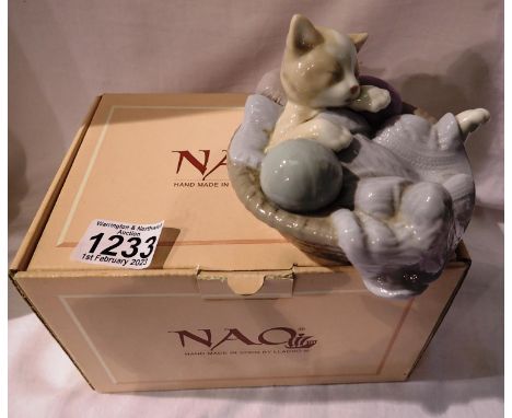 Boxed Nao kitten, H: 50 mm. P&amp;P Group 2 (£18+VAT for the first lot and £3+VAT for subsequent lots) 