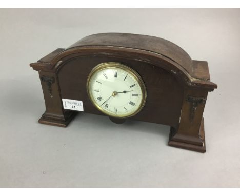 EARLY 20TH CENTURY MANTEL CLOCK, 15cm high