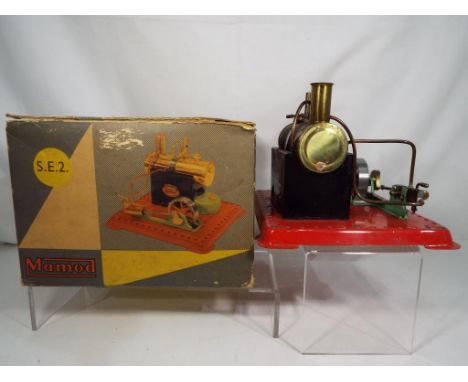 Mamod - S.E.2. stationary steam engine in original box, box in good condition, engine in very good to excellent condition. Es