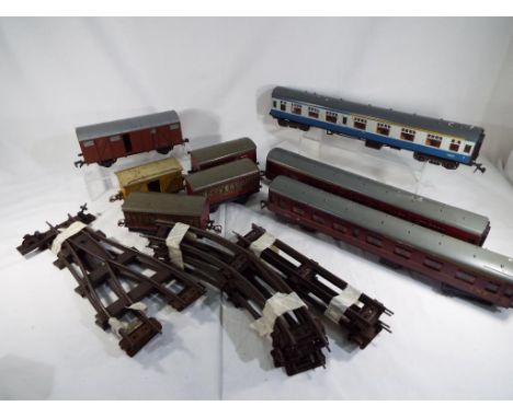 Model railways - a quantity of O gauge Hornby tin-plate and Lima items of rolling stock and twin rail track, unboxed - Est £4