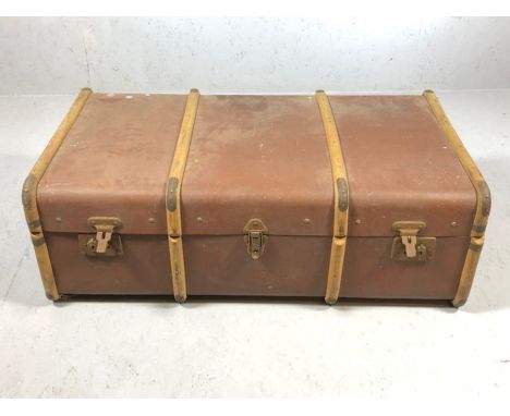 Vintage travel trunk, approx 90cm x 50cm x 32cm tall