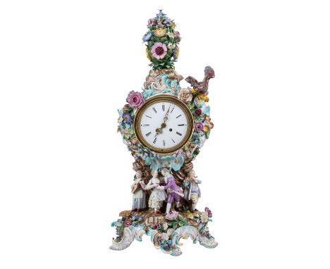 MEISSEN "Große Kaminuhr im Rokoko-Stil" 1860-1880 Blaue Schwertermarke, Modell von Johann Joachim Kaendler um 1770, farbig be