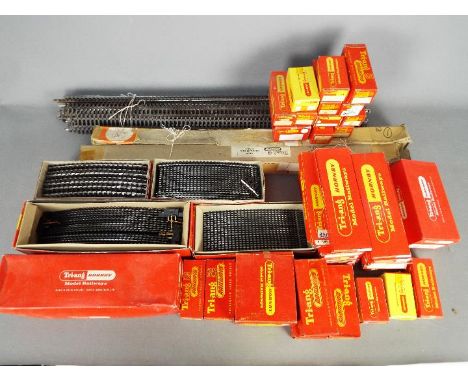 Triang Hornby - A large quantity of mainly  boxed Triang Hornby OO gauge of mainly track and track accessories. Lot includes 