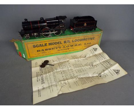 Bassett Lowke - A boxed O gauge Bassett Lowke #3312 clockwork 4-4-0 steam locomotive and tender Op.No.41109 in BR black liver