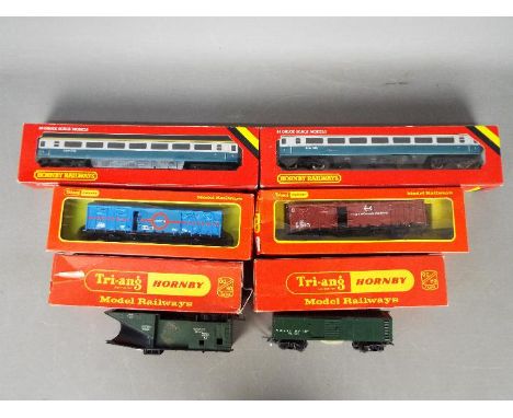 Triang Hornby - Six boxed Hornby Triang OO gauge items of freight rolling stock and passenger carriages. Lot includes R344 Tr