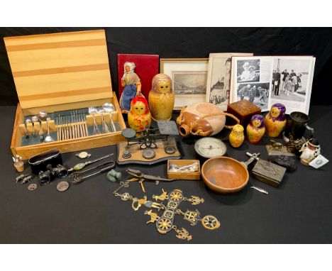 Boxes and Objects - an early 20th century holosteric barometer; a set of Victorian brass postal scales with weights, mahogany