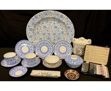 A Royal Crown Derby 1128 pattern circular pin tray; a set of Posie pattern tea knives, boxed; a large blue and white meat pla