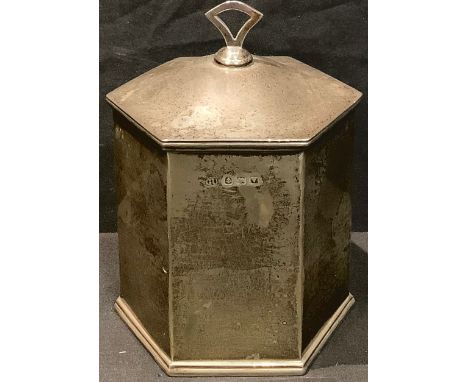 A silver hexagonal tea caddy, hinged cover, 11cm high, Birmingham 1920, 201g 
