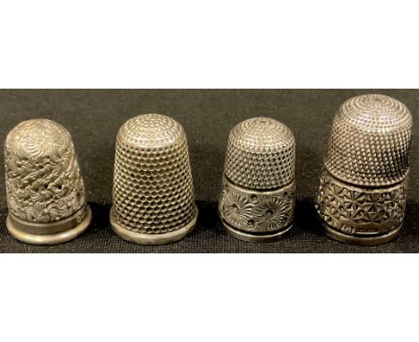 A George V silver thimble, Charles Horner, Chester 1914; other silver thimbles (4) 