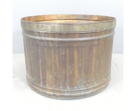 A large copper planter. 61x43cm.