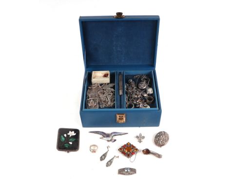 A quantity of silver and white metal jewellery to include a pietra dura brooch; an enamel seagull brooch; a Scottish brooch; 