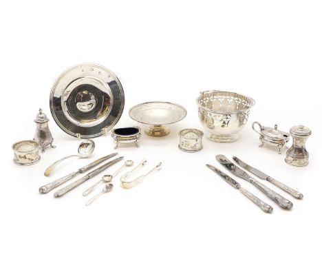 A group of silver items comprising an Armada type dish, by William Comyns &amp; Sons Ltd, London 1971, 14.6cm diameter, a pie