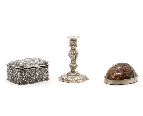 A Victorian silver pill box, by Deakin &amp; Francis, Birmingham 1892, with stylised repoussé decoration, 7cm wide6cm deep4cm