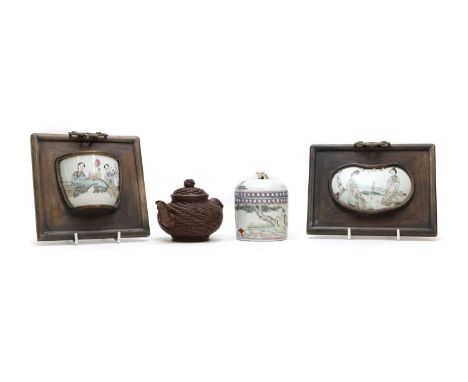 A collection of Chinese polychrome-enamelled porcelain, Republic period (1912-1949), comprising a box and cover and two frame
