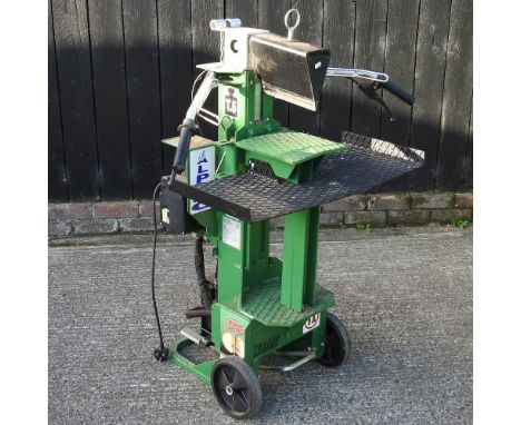 A green Ricca Andrea electric log splitterCondition report: Does not look very old. Has light signs of use, but looks to be c