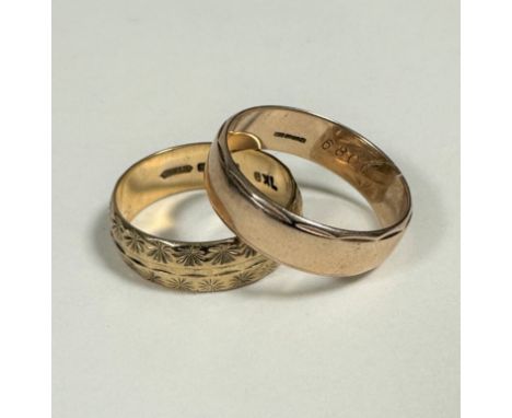 A 9ct gold wedding band with scalloped edge (T) (4.15g) and a 9ct gold diamond cut style wedding band (R) (3.75g) (2)