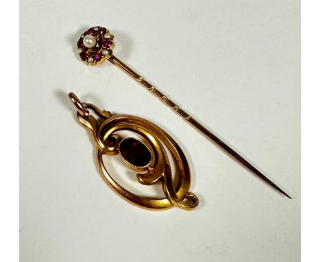 A 9ct gold openwork pendant set central oval garnet in beaded border, with loop to top (including loop: 3.5cm) (1.43g), a yel