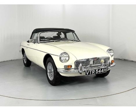 Registration: VTR544H  VIN: GHN5192509G  Mileage Showing:   Transmission: Manual  MOT: ExemptSought after chrome bumper model