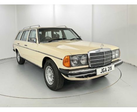 Registration: JGA21X VIN: WDB12328020003141 Milage Showing: 90,000 Transmission: Manual MOT: Exempt2 litre petrol engineManua