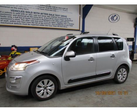 Make &amp; Model: Citroen C3 Picasso ExclusiveDate of Reg: SC15 YNAColour: Silvercc: 1560MoT: 04-05-2022Fuel Type: DIESELMile