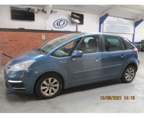 Make &amp; Model: Citroen C4 Picasso VTR+ HDIDate of Reg: AF12 URCColour: Bluecc: 1560MoT: 11-11-2021Fuel Type: DIESELMileage