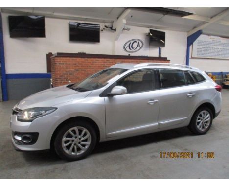 Make &amp; Model: Renault Megane Dynamique DCiDate of Reg: KF15 YVVColour: Silvercc: 1461MoT: 22-07-2022Fuel Type: DIESELMile