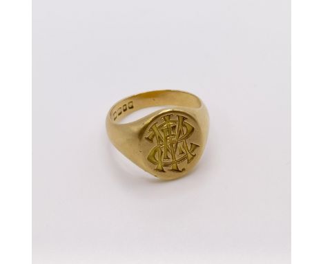 An 18ct gold signet ring, monogrammed, ring size P, 10 g 