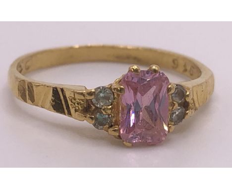 An 18ct gold and pink saphire ring, ring size J 